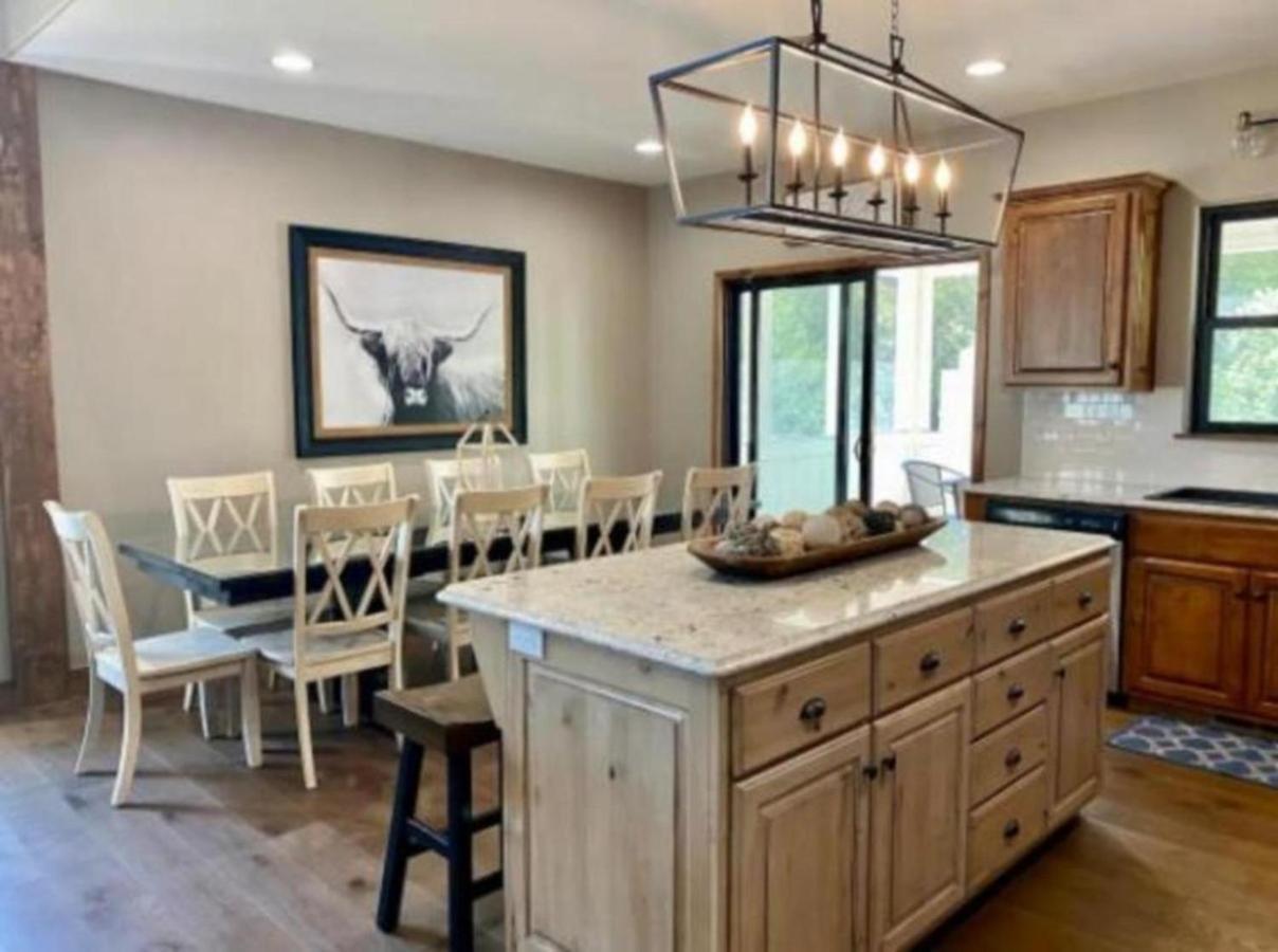 Premier Retreat With Hot Tub, Theater & Pool Table Villa Hollister Luaran gambar