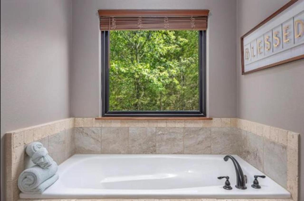 Premier Retreat With Hot Tub, Theater & Pool Table Villa Hollister Luaran gambar